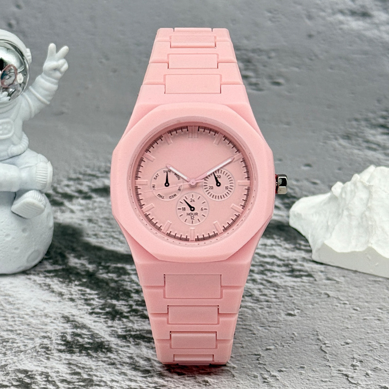 Reloj de pulsera de cuarzo de  - Luxury Watch News reseña y precio